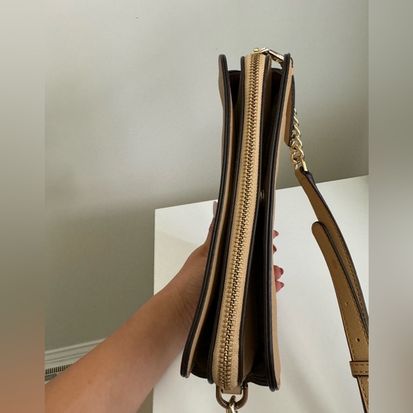 Calvin Klein Hayden Camera Bag - Picture 6 of 9